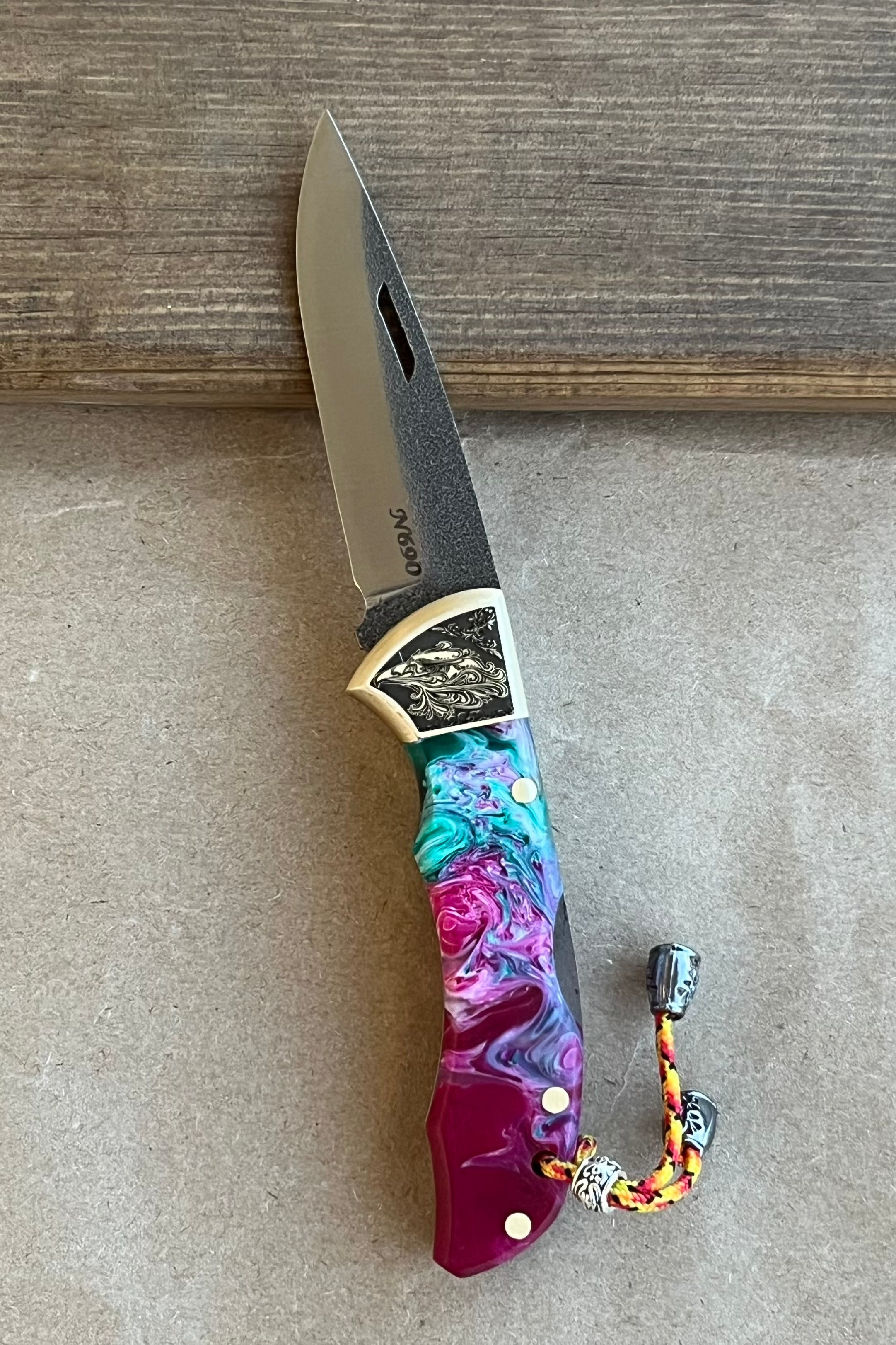 19 Cm - Epoksi Gravür İşlemeli N690 Çelik Çakı